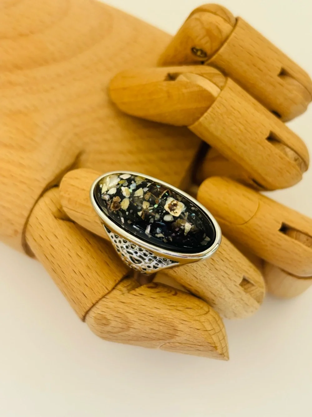 Unique Artisan Ring with Resin Floral Inclusions – Size 6.5 - Picture 4 of 10